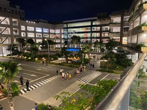 THE 10 CLOSEST Hotels to Ayala Malls Manila Bay .